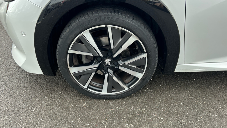 Peugeot 208 1.2 PureTech 100 GT 5dr EAT8 Petrol Hatchback